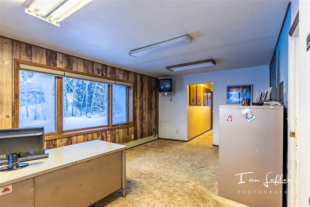 859 Lakloey Dr, North Pole, AK 99705